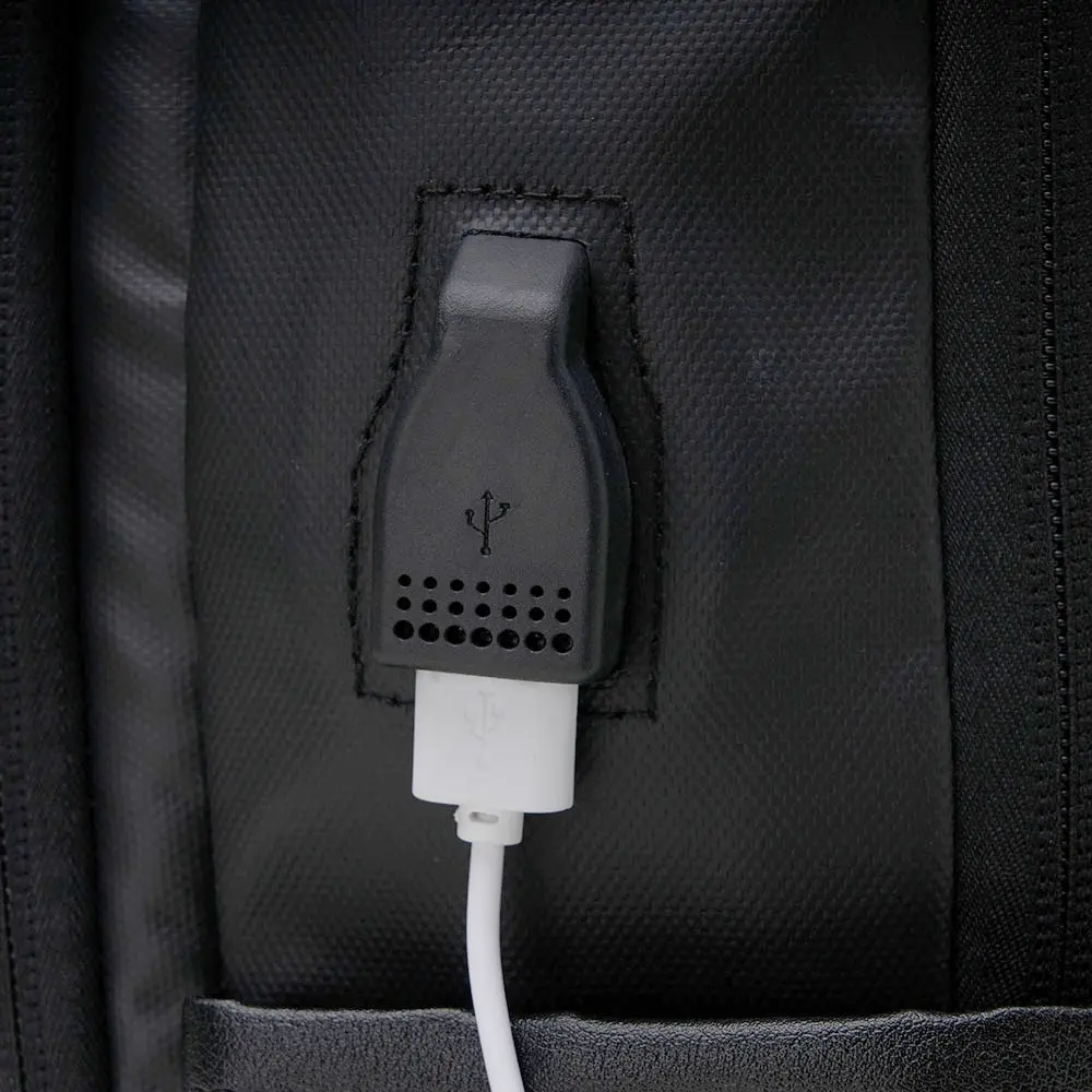 Mochila-Couro-Sintetico-USB-20-Litros-13506d6-1636742398.webp